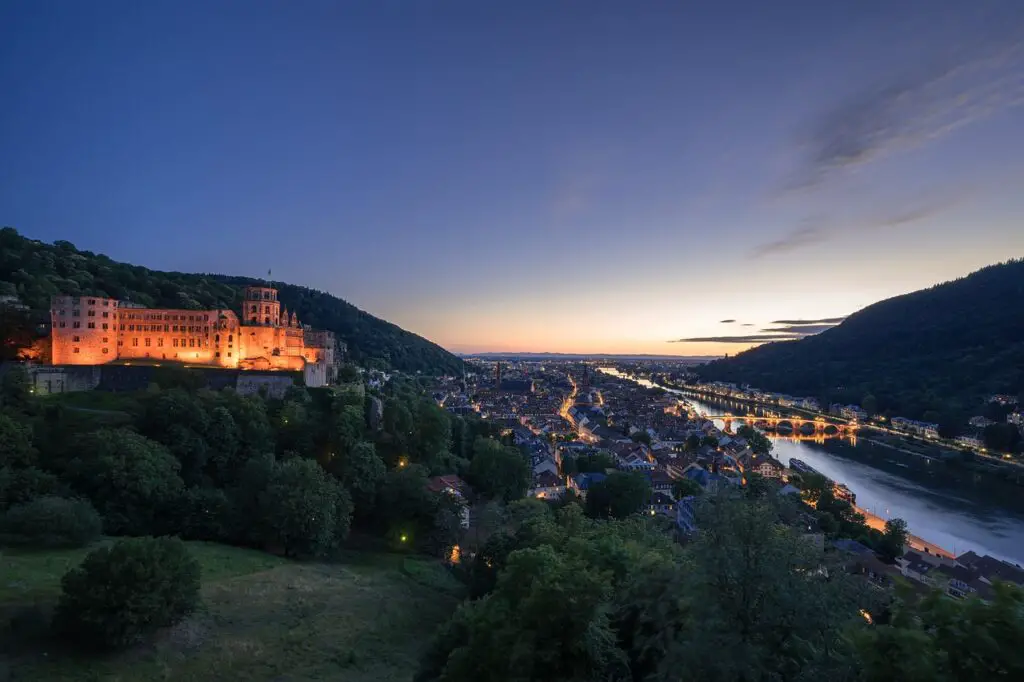 Vista desde lo alto de una colina de la ciudad Heidelberg