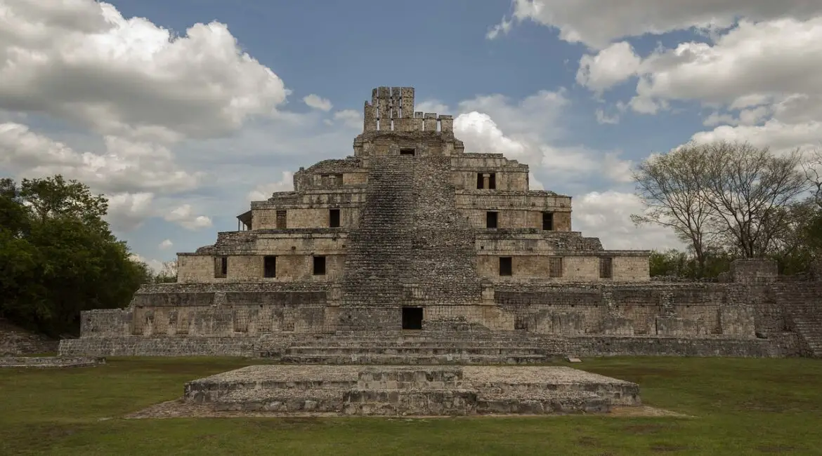Edzna Templo Maya en México